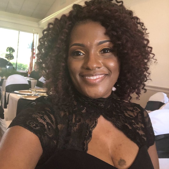 Meet your Posher, Danielle - Picture 4 of 4